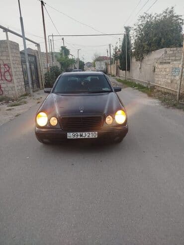 Mercedes-Benz E 200: 2 l | Sedan