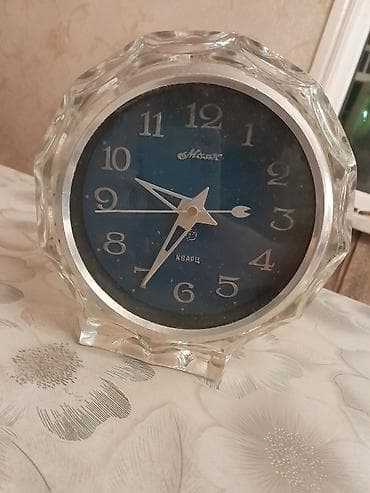 Настольные часы, Электронные, С секундной стрелкой