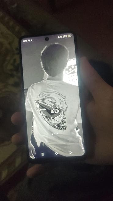 ddr3 ana kart: Smartfon – 6,6” təxminən tam ekranlı displey, ön kameranın mərkəzdə — 2