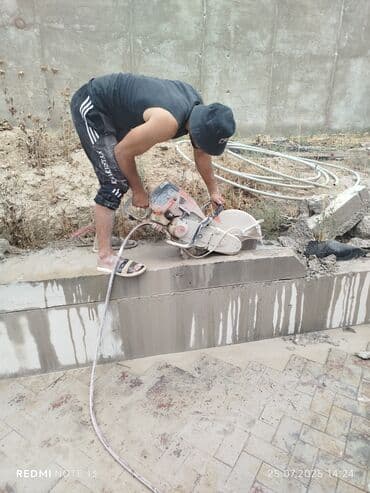 malyar işi: Səssiz tozsuz səliqəli kəsim. Beton katlavan monolit kubik — 8