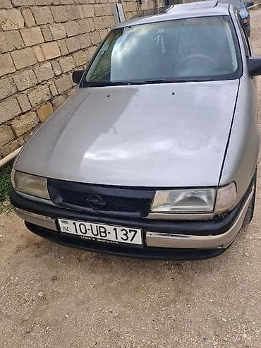 volkswagen passat b5 1 8: Opel Vectra sedan - Kuzov: sedan, boz-qara rəng kombinasiyası, arxa — 3