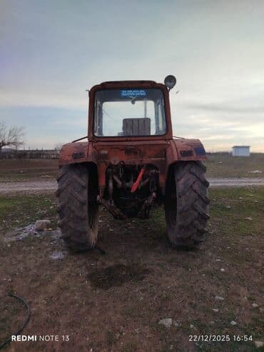 Traktor MTZ (Belarus) tipli, kabinəli, arxa təkərlər iri aqrar