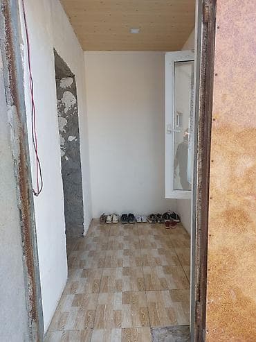 gencede ev: Satılır: daş hasarla əhatələnmiş həyət evi və torpaq sahəsi — 6