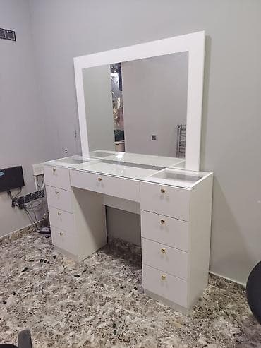 maslar: Yeni, Makiyaj üçün masa, Güzgülü — 9
