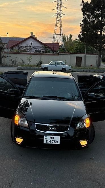 moped 49 kub: Kia Rio: 1.4 l | 2010 il Sedan — 1