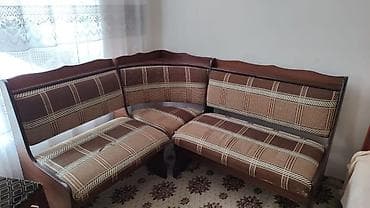 Künc divan, bazalıdır.Sağlam vəziyyətdədir, səliqəli işlədilib