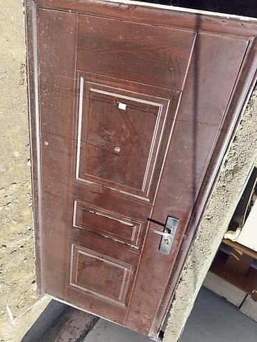 maqnit qapi toru: Metall qapı – taxta teksturalı qəhvəyi dekorlu - Material: metal — 1