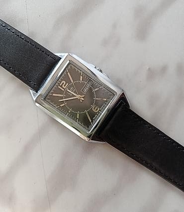 Luch belarus markası olan kişi üçün qol saatı. orijinaldı