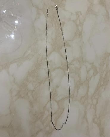 asma: Gümüş rəngli zəncir boyunbağı - Minimalist dizaynlı, incə toxunuşlu — 1