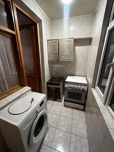 Mənzil Sabunçu rayon İcra Hakimiyyətinin arxasında yerləşir. 2 otaqdan — 5