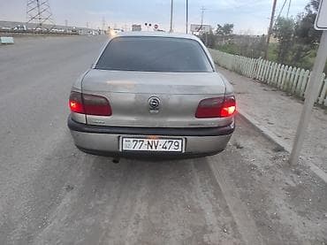 b class: Opel Omega B sedan - Kuzov: 4 qapılı sedan, gümüşü rəng - Mühərrik və — 3