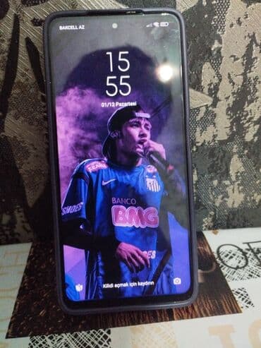 Smartfon – Xiaomi Redmi Note (ekranda mərkəzi “hole‑punch” ön kamera