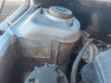 e 200: Avtomobil: Lada/VAZ 2110 (sedan), gümüşü rəng Kuzov: 4 qapı, kompakt — 3