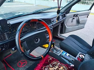 disk qabi: Mercedes-Benz 190 (W201) sedan - Kuzov: 4 qapılı sedan, qara rəng - — 10