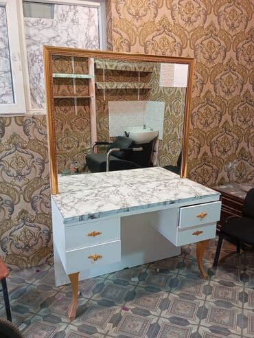 Mercedes-Benz: İşlənmiş, Makiyaj üçün masa — 1