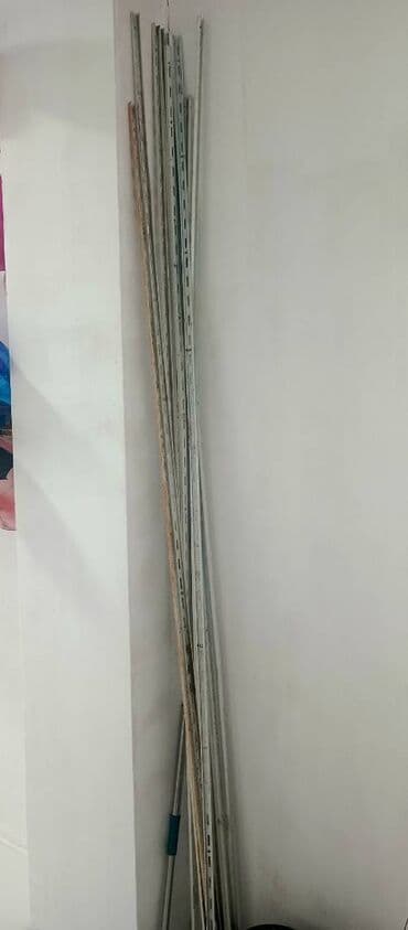 berber eşyaları: Divar Vitrini 33- eded divara baglanan demirleridi 83- eded — 3