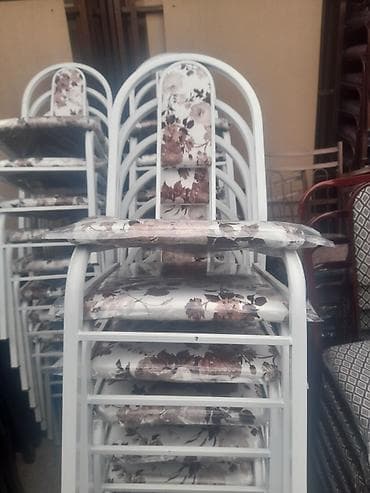Stol və stul - gözəl mətbəx dəstimiz. Bağ evlərinizi, kafelərinizi