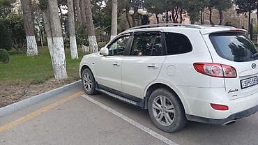 santa fe hyundai: Hyundai Santa Fe – ağ rəngli, 4WD krossover/SUV. Əsas xüsusiyyətlər — 3