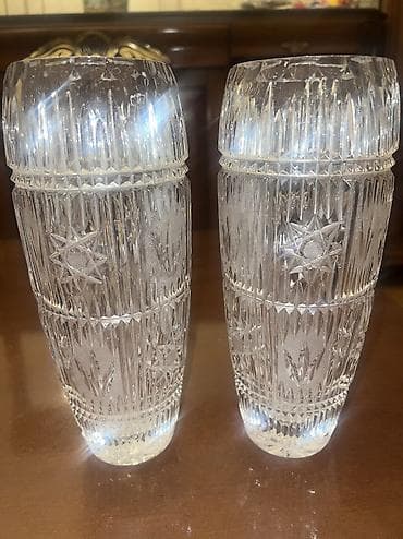 xrustal vazalar: Xrustal güldanlar - 2 ədəd hündür xrustal güldan: Dərin oyma — 3