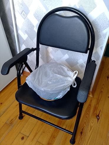 Portativ komod kreslosu - İstifadə rahatlığı üçün yumşaq oturacaq və