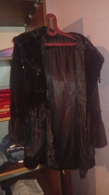 Qadın qısa kürk palto - Rəng: tünd qəhvəyi/qaraya yaxın - Model: qısa