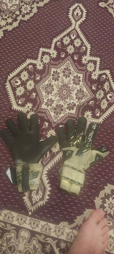 galatasaray qarabağ oyununa bilet: Orginal Qarabağın qapıcısı Şahruddin Məhəmmədəliyevin əlcəyidir.Pula — 1