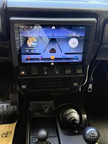 sukan seti: Lada Niva 4x4, ağ rəng, 3 qapılı off-road SUV. Texniki və xarici — 6