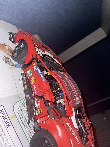 Конструкторы: LEGO texnika üslubunda yığılmış qırmızı yarış avtomobili modeli - — 3