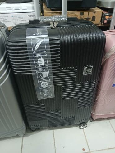 женские пластиковые чемоданы: Müxtəlif rənglərdə və ölçülərdə mövcud olan səyahət çemodanları. Bu — 4