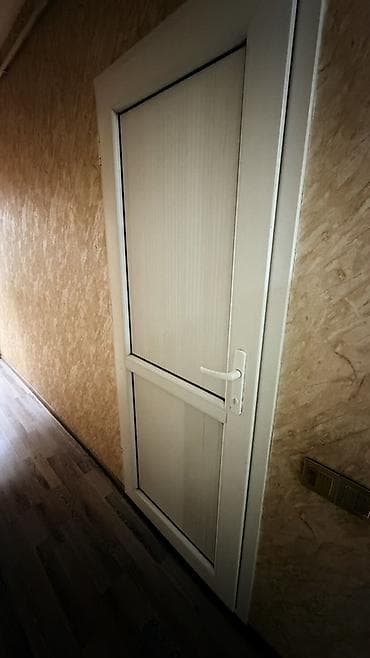 hamam asılqan: Ağ rəngli plastik qapı - Material: PVC/profil çərçivə - Doldurma — 2
