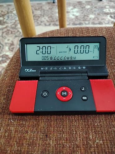 DGT 960 – qatlanan rəqəmsal şahmat saatı Xüsusiyyətlər: - Kompakt