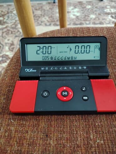 Перчатки: DGT 960 – qatlanan rəqəmsal şahmat saatı Xüsusiyyətlər: - Kompakt — 1