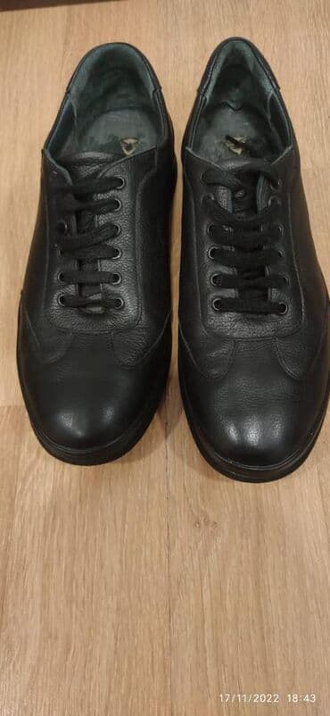 kişi koftaları: İdman stilli ayaqqabı. Türkiyə istehsalıdır. Üstü qalın lakin yumşaq — 2