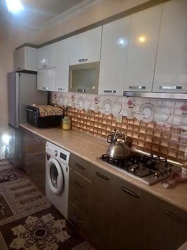 12 neferlik stol: Mətbəx mebeli dəsti - Üst və alt dolablar: Parlaq ağ üst fasadlar — 1