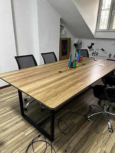 ofis stolu satilir: Konfrans masası və 7 kreslo 550 AZN❗Masanın ölçüsü 2.40-1.20, yığılıb — 2
