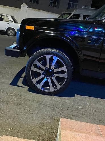 ehtiyat teker: Salam.Niva ucun Vossen 18 lik diski tekerler. 4 eded .teze kimi — 2