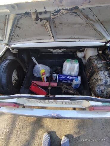 vaz 21 09: VAZ 2107, ağ rəngli sedan Texniki xüsusiyyətlər: - Ban növü: 4 qapılı — 7