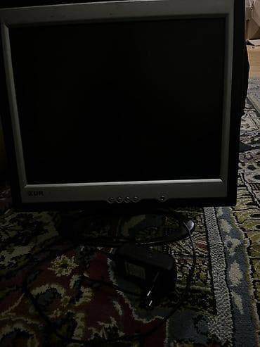 samsung tab: KÜR markalı LCD monitor və enerji adapteri - Ekran: düz LCD panel — 1