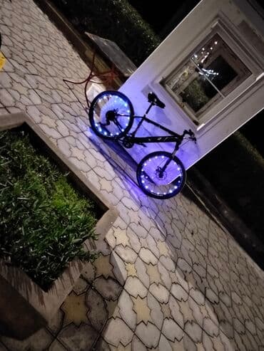 almaniya istehsalı velosipedlər: Şəhər tipli velosiped - Qara rəngli, yüngül alüminium gövdə - Düz — 1