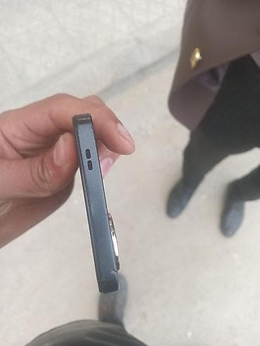 Smartfon (Redmi a5) – düz kənarlı korpus, böyük dairəvi arxa kamera