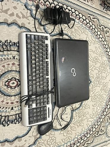 Apple MacBook: Fujitsu Siemens noutbuk + aksesuarlar dəsti Komplekt: - Fujitsu — 1
