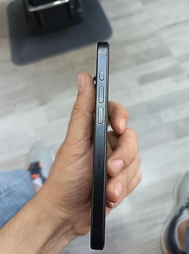 iph 13 pro: IPhone 15 Pro, 128 GB, Black Titanium, Face ID — 7