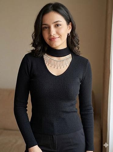 Qadın sviteri – qara, dar kəsimli, uzunqollu, elastik trikotaj parça lalafo.az -da Qadın sviteri – qara, dar kəsimli, uzunqollu, elastik trikotaj parça