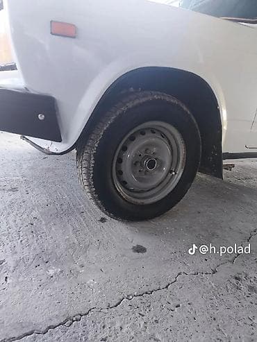 maşın 010: Lada 2107 sedan – klassik dizaynlı, ağ rəngdə. Texniki xüsusiyyətlər — 6