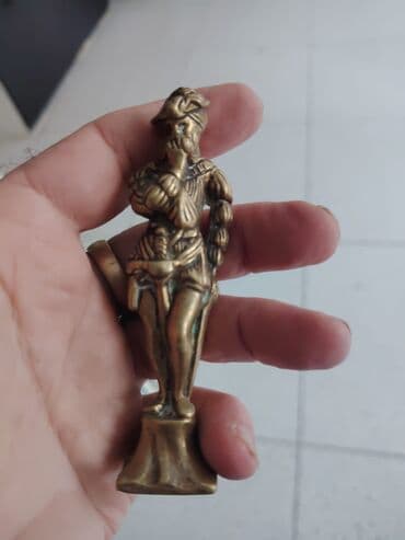 Винтажная бронзовая статуэтка