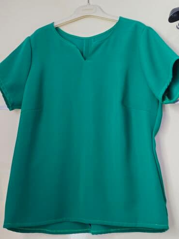 женский костюм новый: Əyinə böyük olduğu üçün dərzidə yığılıb,ama heç geyinilməyib,dəst — 2