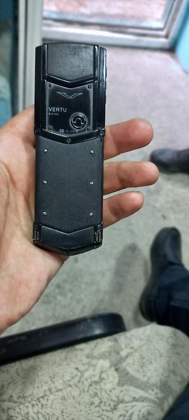 vertu sensor: Vertu < 2 GB Memory Capacity, rəng - Qara, Düyməli — 2