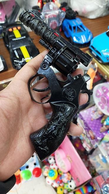 today ətri qiyməti: 🦾Dəmir oyuncaq tapanca. 💥yumuru qırmızı gülləylə atış edir ☄️Tam — 4
