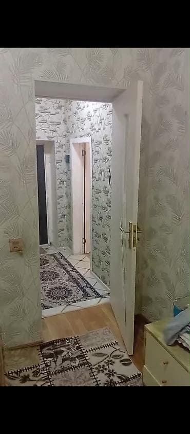 qobu yolunda ev: Qubanın mərkəzində vaqif küçəsində 1 həyətdə 2 ev satılır — 6