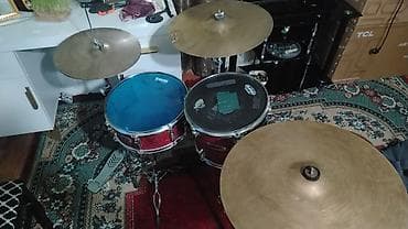 Baraban dəsti – 3 zərb aləti + zillər Komplekt: - Snare baraban (mavi